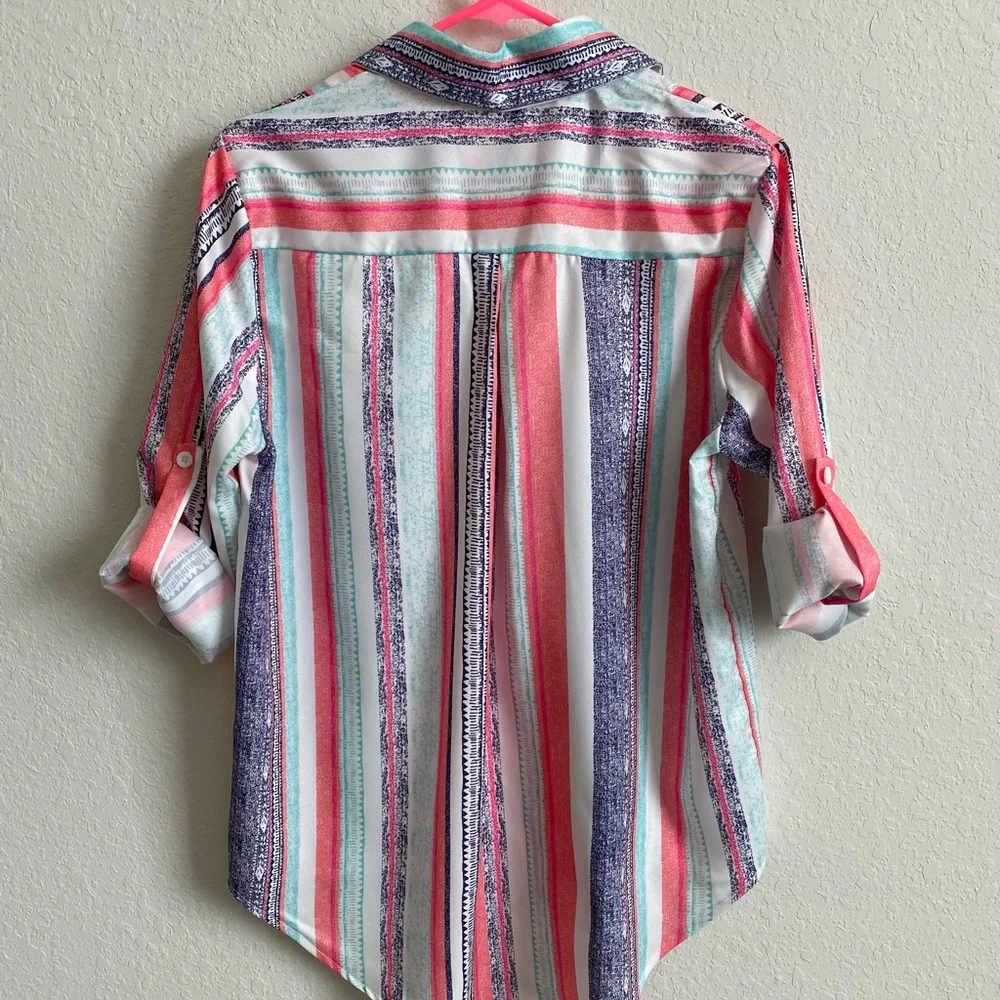 Women’s Boutique Oversized Shirt with Button Lapels on Sleeves. Size Small NWOT - Picture 5 of 14